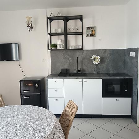 Apartmani More Komarna Εξωτερικό φωτογραφία